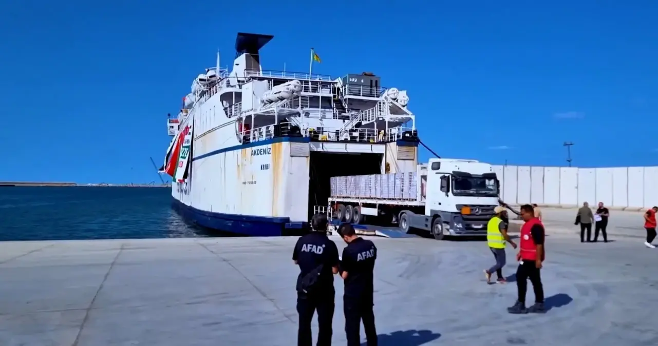 17nci iyilik gemisi misira ulasti OhF26IHN.jpg