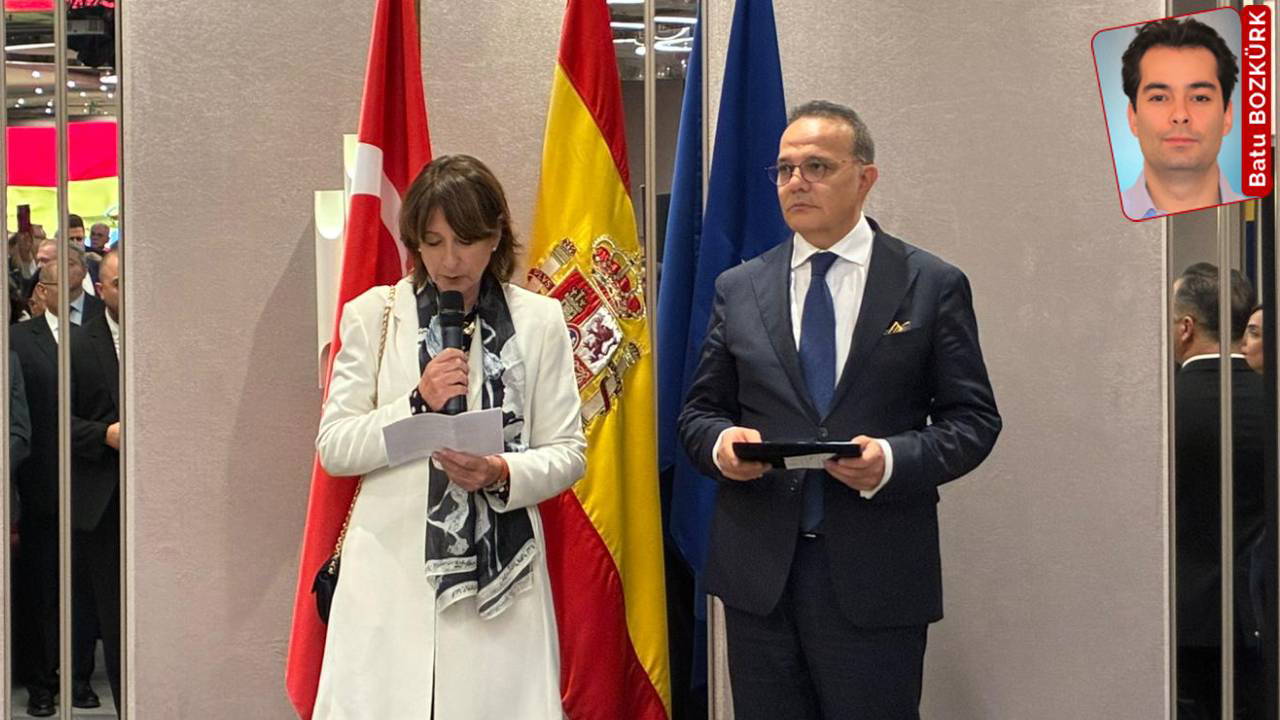 ispanya mill gununu kutladi ankaradan madrid ve barselonaya direkt ucus sozu I7GeXN86.jpg