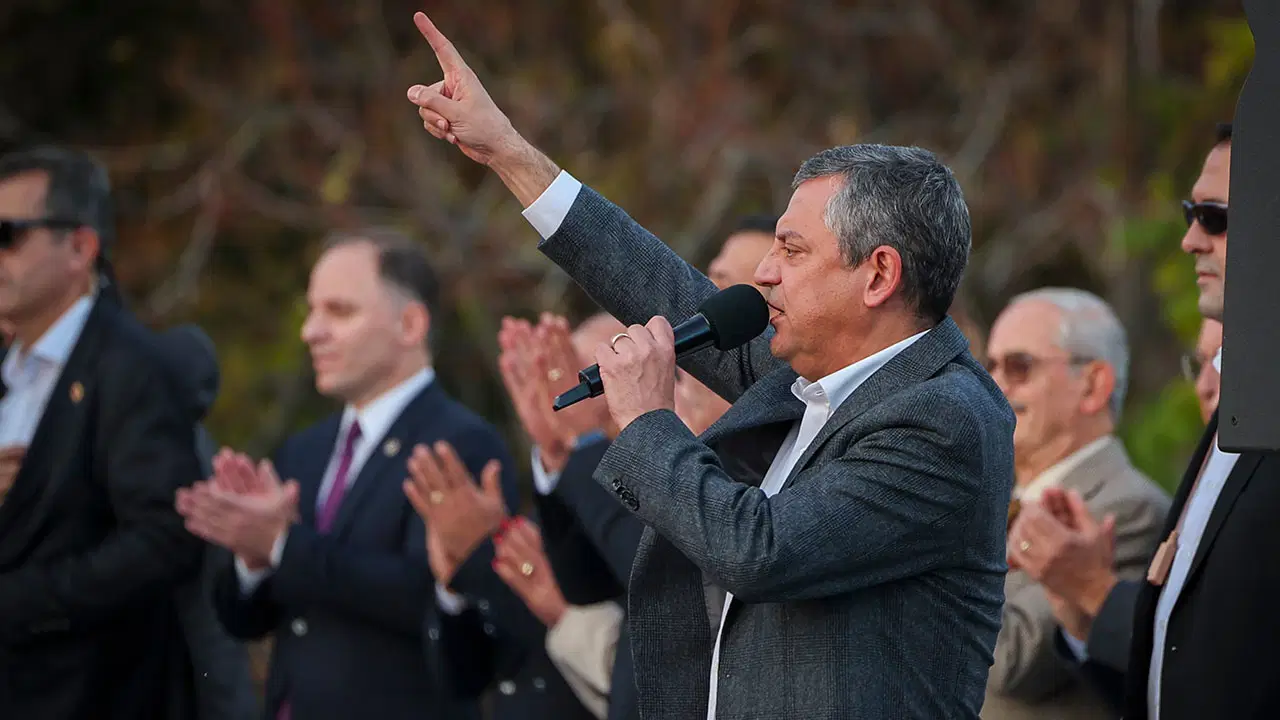 son dakika ozgur ozelden 29 ekim mesaji cumhuriyetimizin yeniden kurtarilmasina ihtiyac var qD2apNFv.jpg