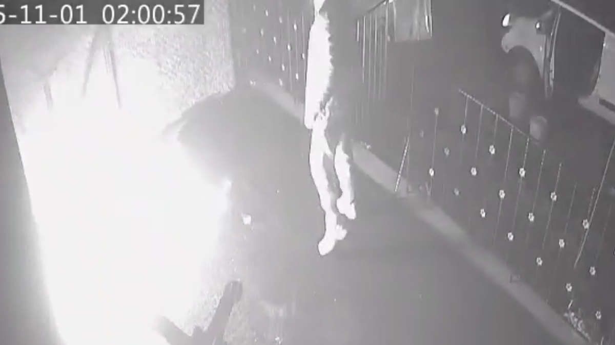 istanbulda kadini darbedilmekten kurtaran esnafin dukkanini atese verdi dIqHKNkn.jpg