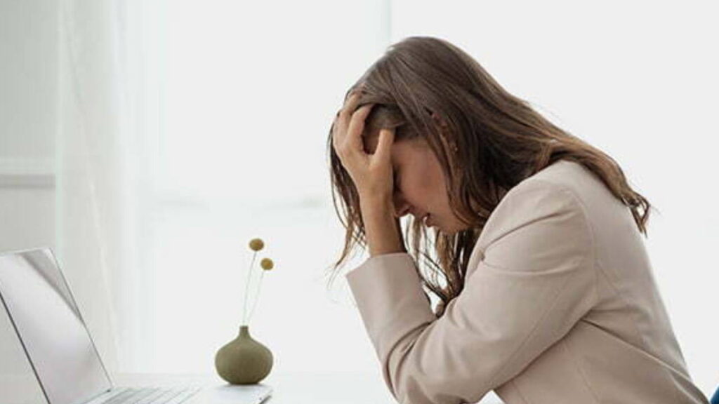 stresin-gorunmeyen-yuzu-duygusal-dalgalanmalarin-cilt-ve-sindirim-uzerindeki-etkisi-aEwxHnZG