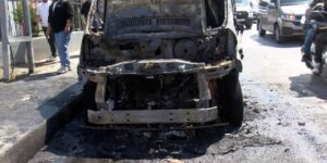 uc-dakika-icinde-arac-tamamen-yandi-sofor-son-anda-aractan-indi-Fiv22Kbw