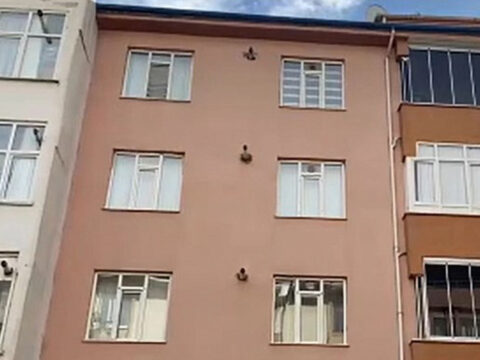 Elazığ’da 5. Kattan Düşen 17 Yaşındaki Genç Kızın Durumu Ciddi