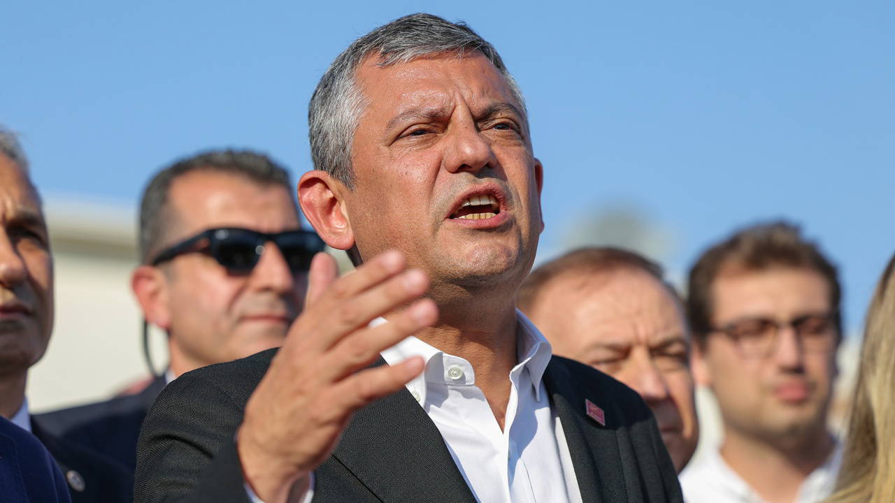 Özgür Özel Adana’dan seslendi: ‘Çok yakında ya partimizi geri alacak bir yolu bulacağız ya da yeni bir yol açacağız’ Img